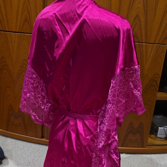 La SENZA Fuchsia Satin Lace Robe - Picture 3 of 7
